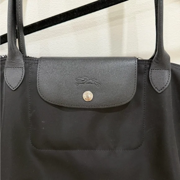 Longchamp Le Pliage Black Medium Nylon Tote Bag - Picture 2 of 8